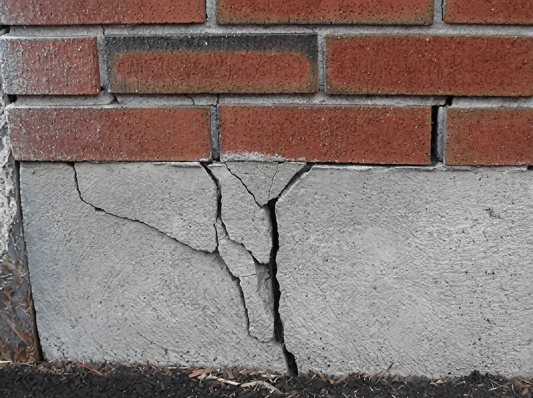 Concrete foundation with serious structural damage in Fresno, CA